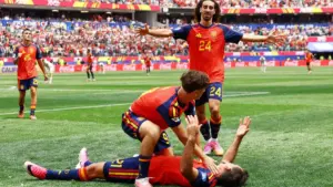 Mikel Oyarzabal at the double as Spain beat Austria and cruise into last 16