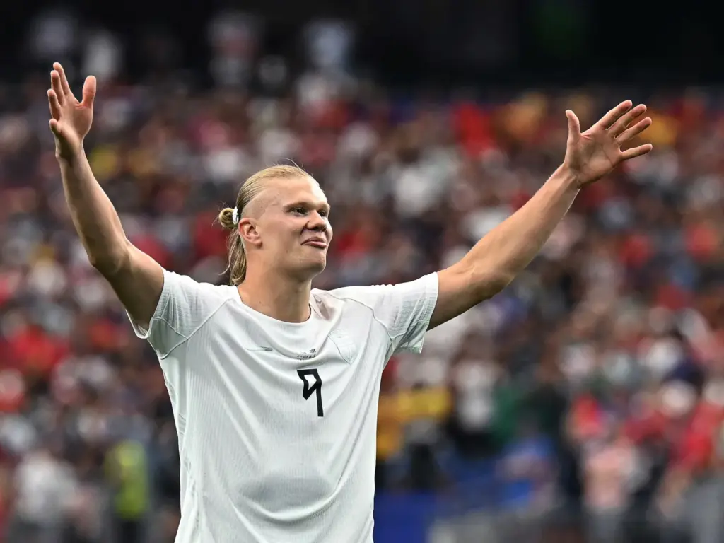 Erling Haaland fires Norway into last 16 with dramatic winner against Côte d’Ivoire