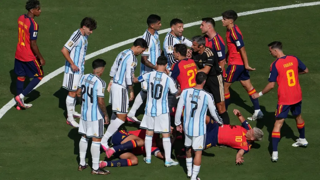 World Cup 2026: Gavi does not think Paredes should be suspended