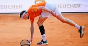 Bublik overcomes double-fault dip to seal Kitzbühel SF spot - ATP Tour