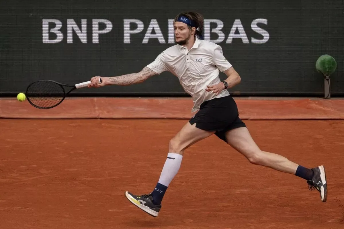 Alexander Bublik in action ahead of ATP Kitzbuhel.